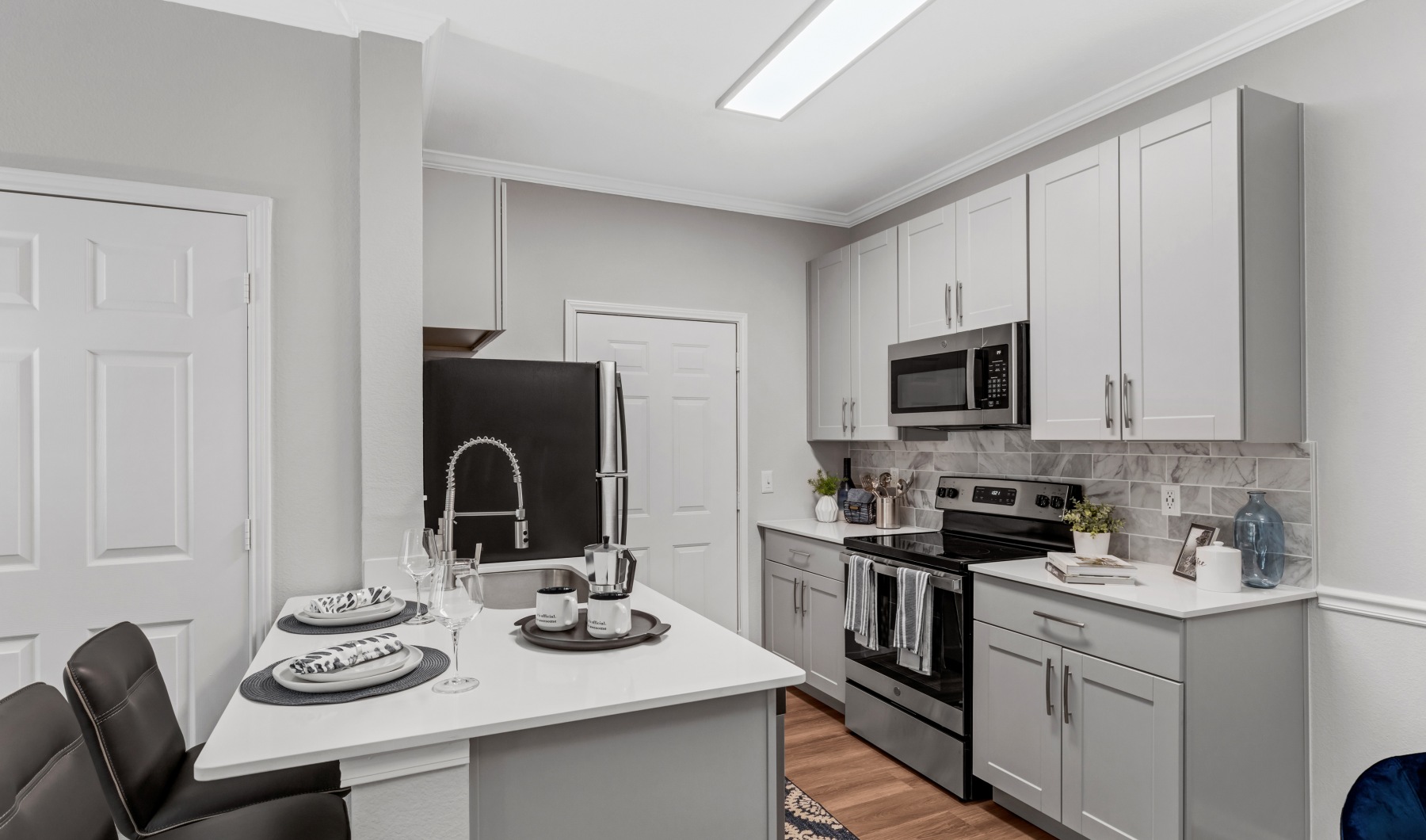 Now Leasing Now Leasing